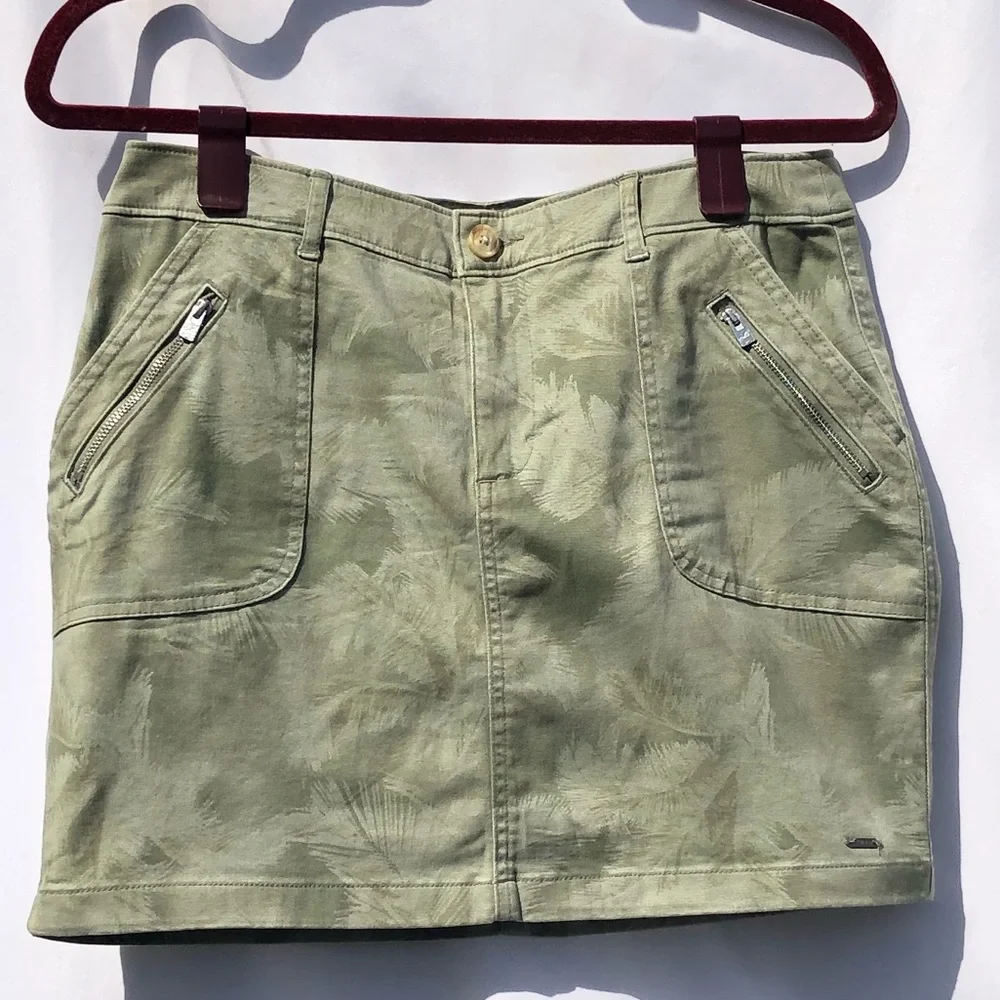 🛑CLEARANCE‼️ Hollister Palm Print Twill Skirt olive green size 9